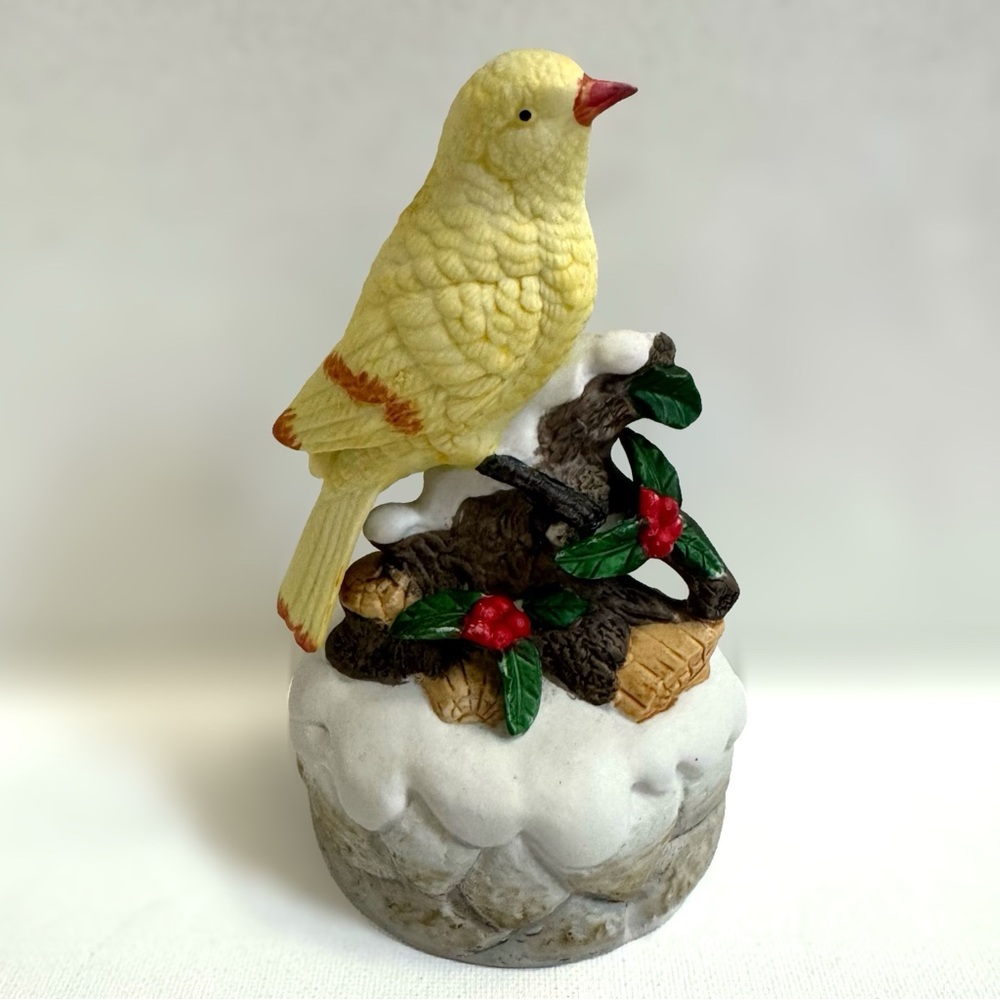 Vtg Flambro Porcelain Yellow Canary Bird Music Box Christmas Holiday Snow Holly